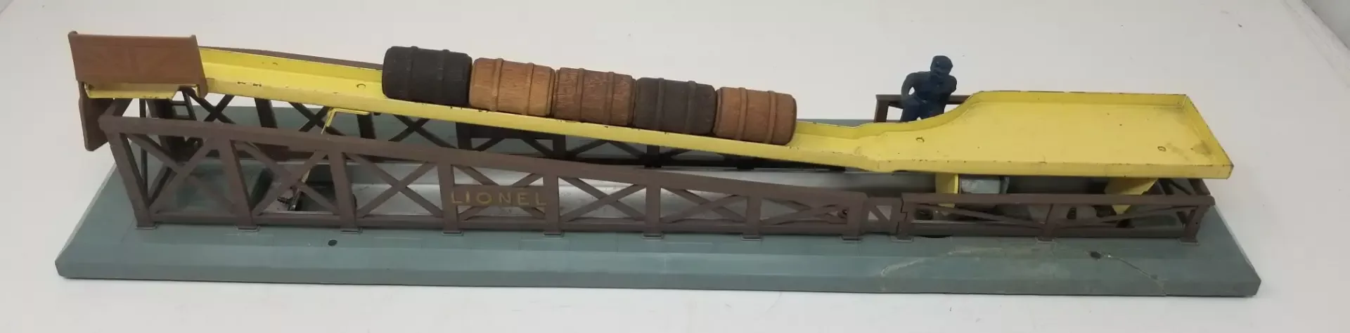 Lionel Used LIO362A Barrel Loader Blue Figure