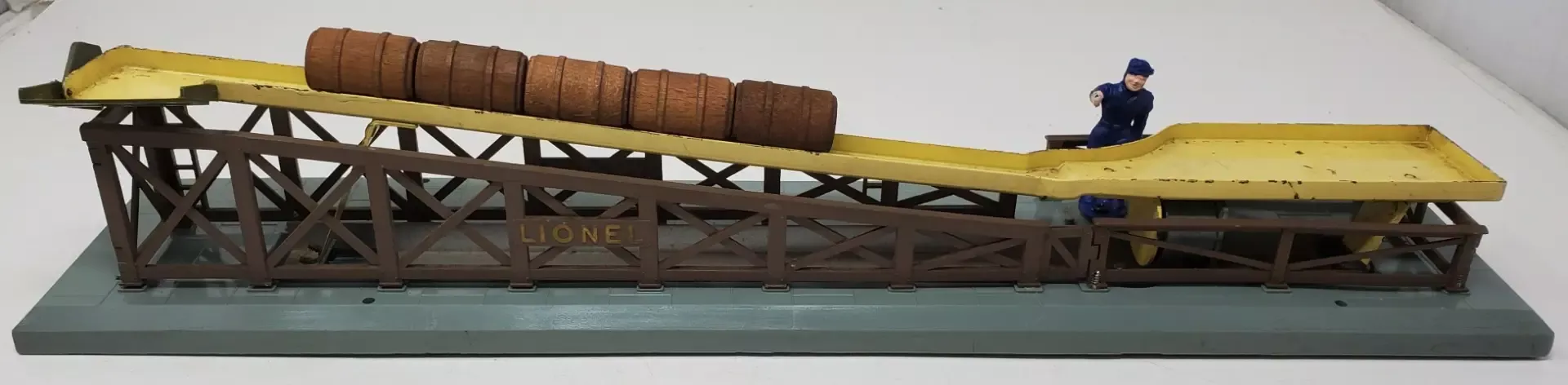 Lionel Used LIO362D O Barrel Loader Accessory