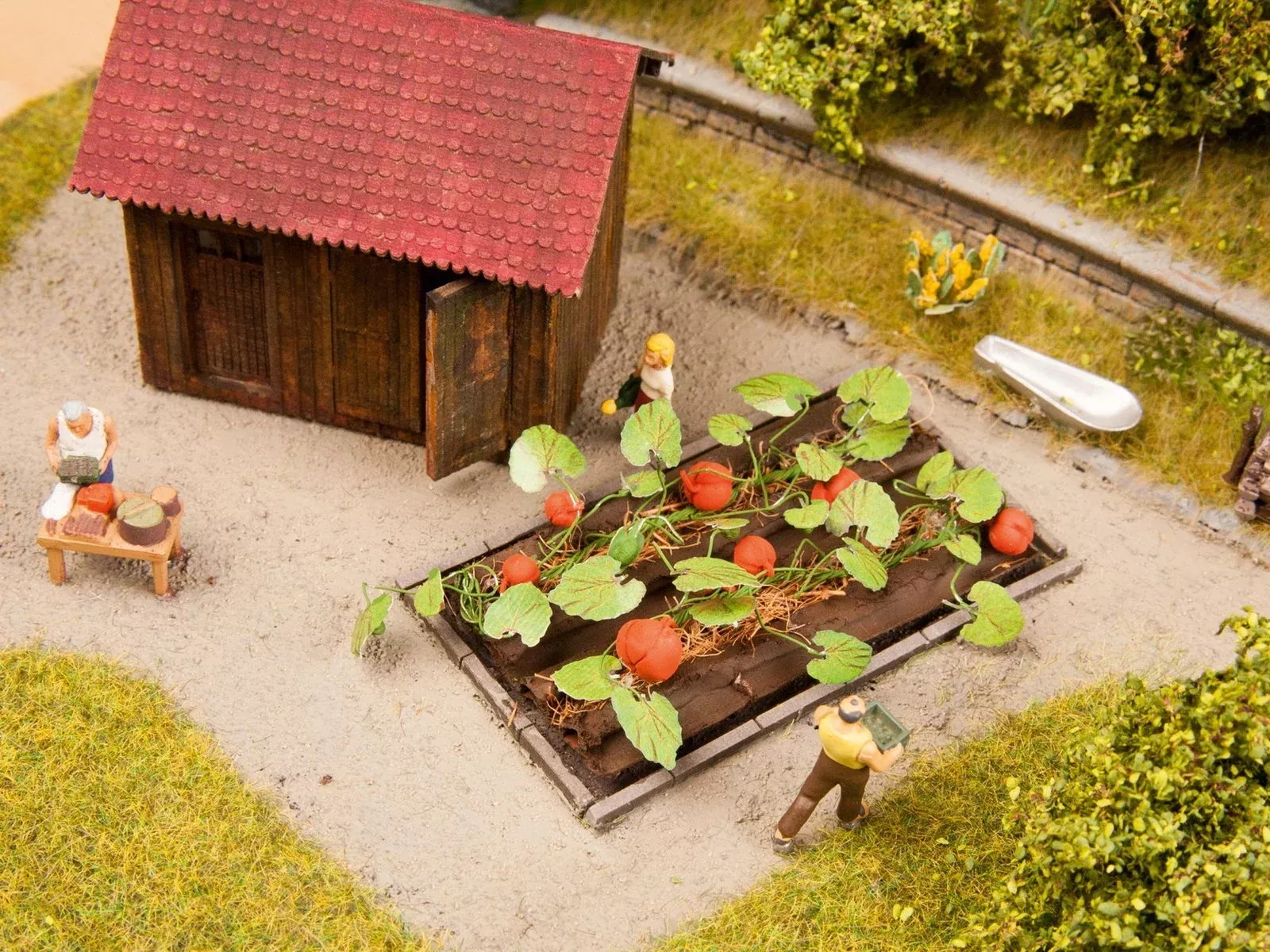 Noch 13219 HO Scale Garden Plot Deco Mini, 8 Pumpkin Vines