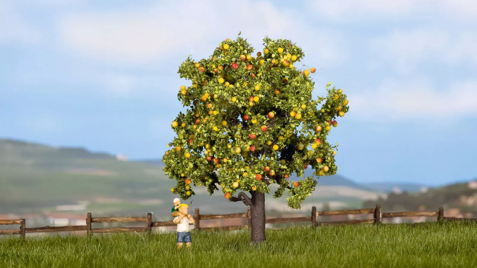 Noch 21560 All Scale PROFI Apple Tree w/Fruit, 3 in.