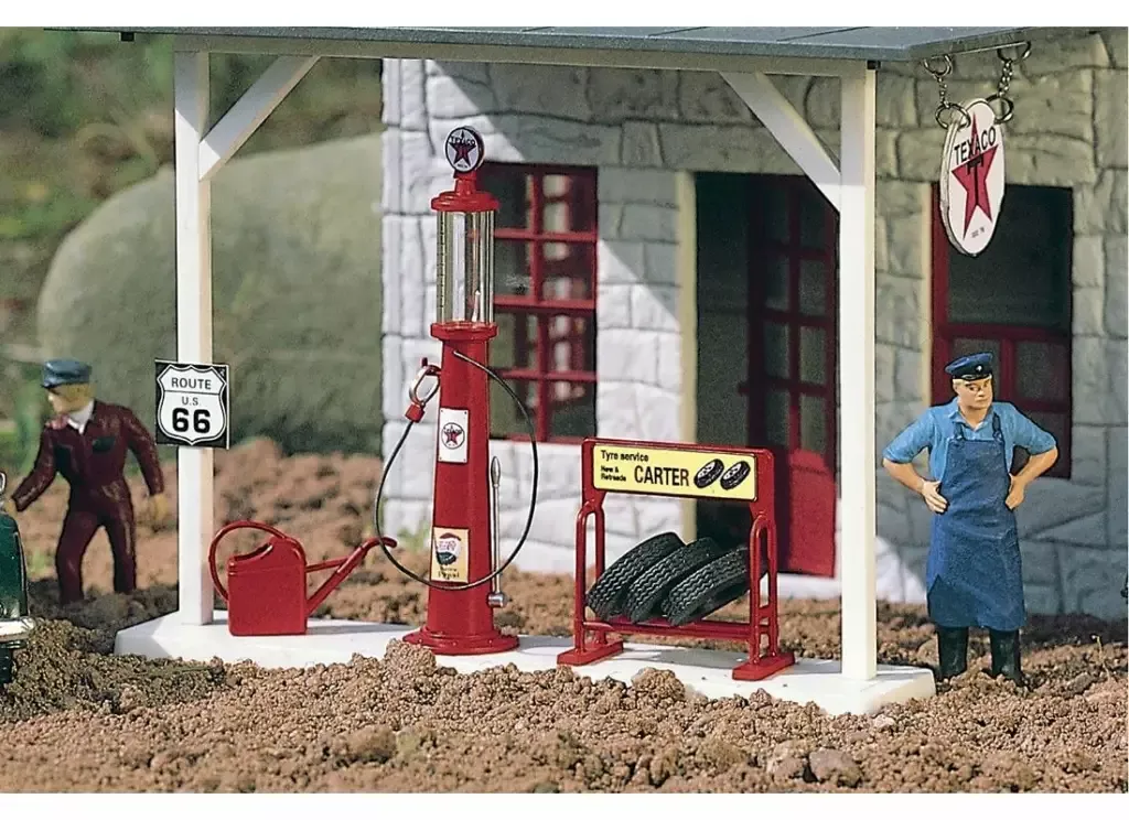 PIKO #62286 Antique Gasoline Pump Red