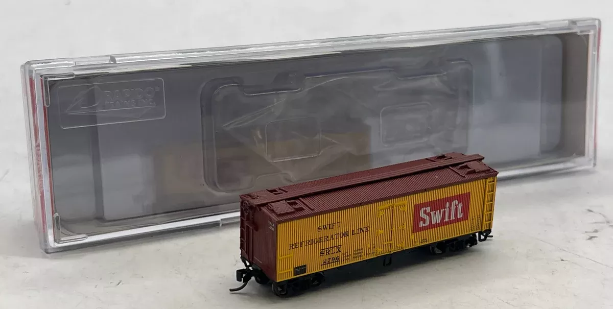 Rapido 521034GARX 37' Meat Reefer SWIFT (RED BILLBOARD) N SCALE Like New