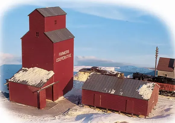 Walthers #933-3238 Farmer's Co-Op Rural Grain Elevator -- Kit